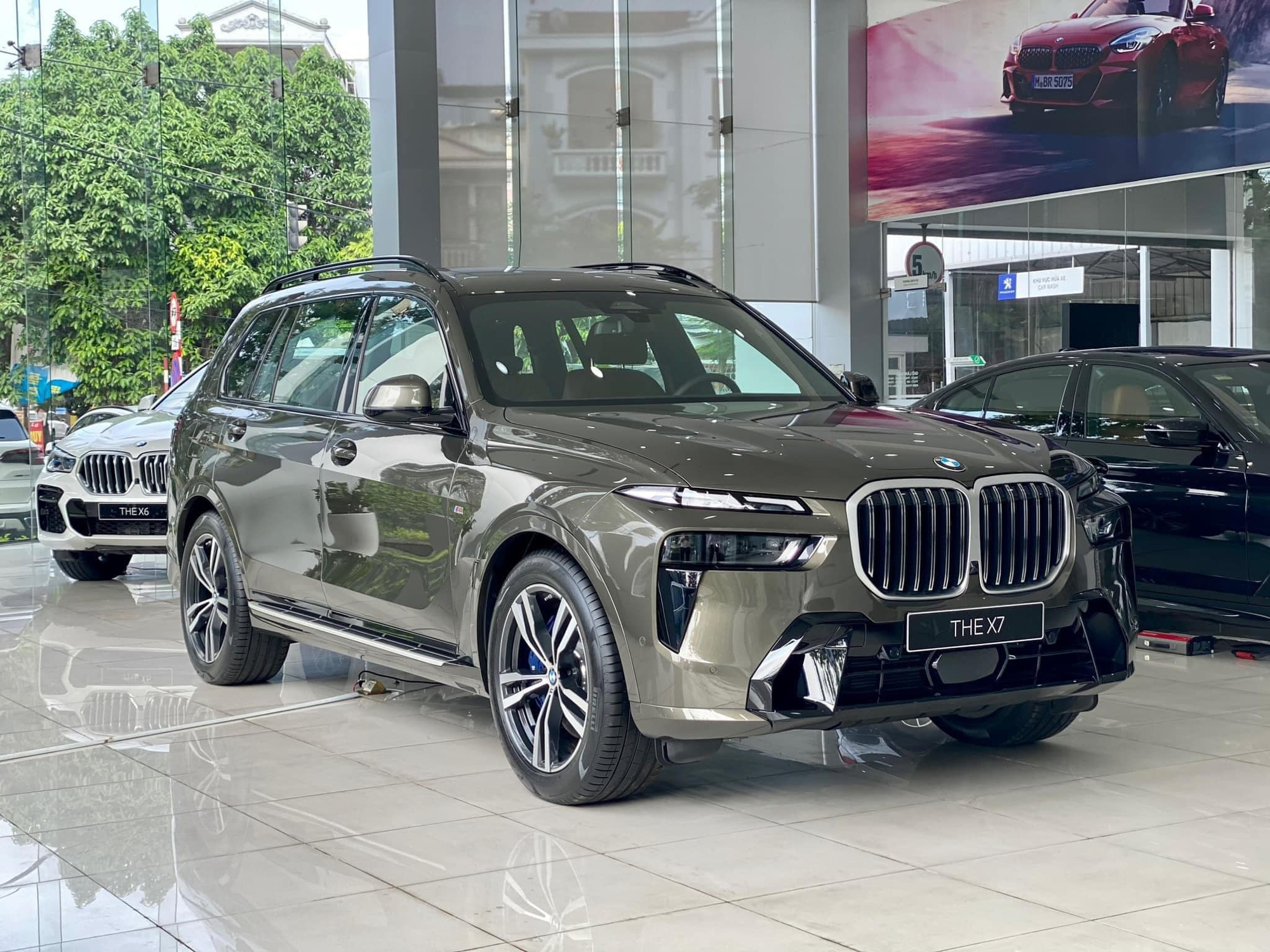 BMW X7 2023 cạnh tranh giá quyết liệt với GLS tại Việt Nam: Giảm cả tỷ đồng sau 3 tháng, bản rẻ nhất còn hơn 5,5 tỷ, tiệm cận giá đối thủ - Ảnh 1.