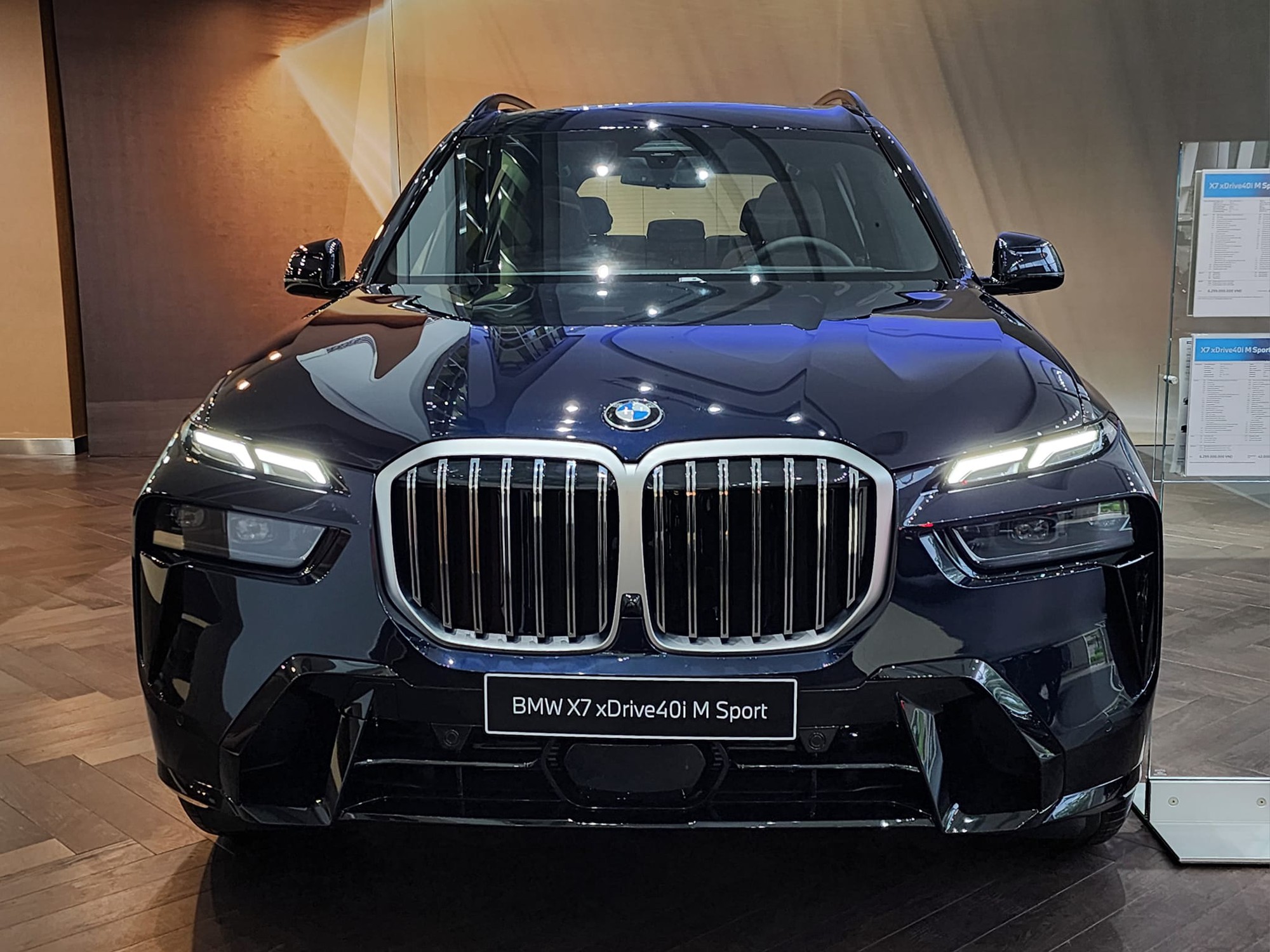 BMW X7 2023 cạnh tranh giá quyết liệt với GLS tại Việt Nam: Giảm cả tỷ đồng sau 3 tháng, bản rẻ nhất còn hơn 5,5 tỷ, tiệm cận giá đối thủ - Ảnh 4.