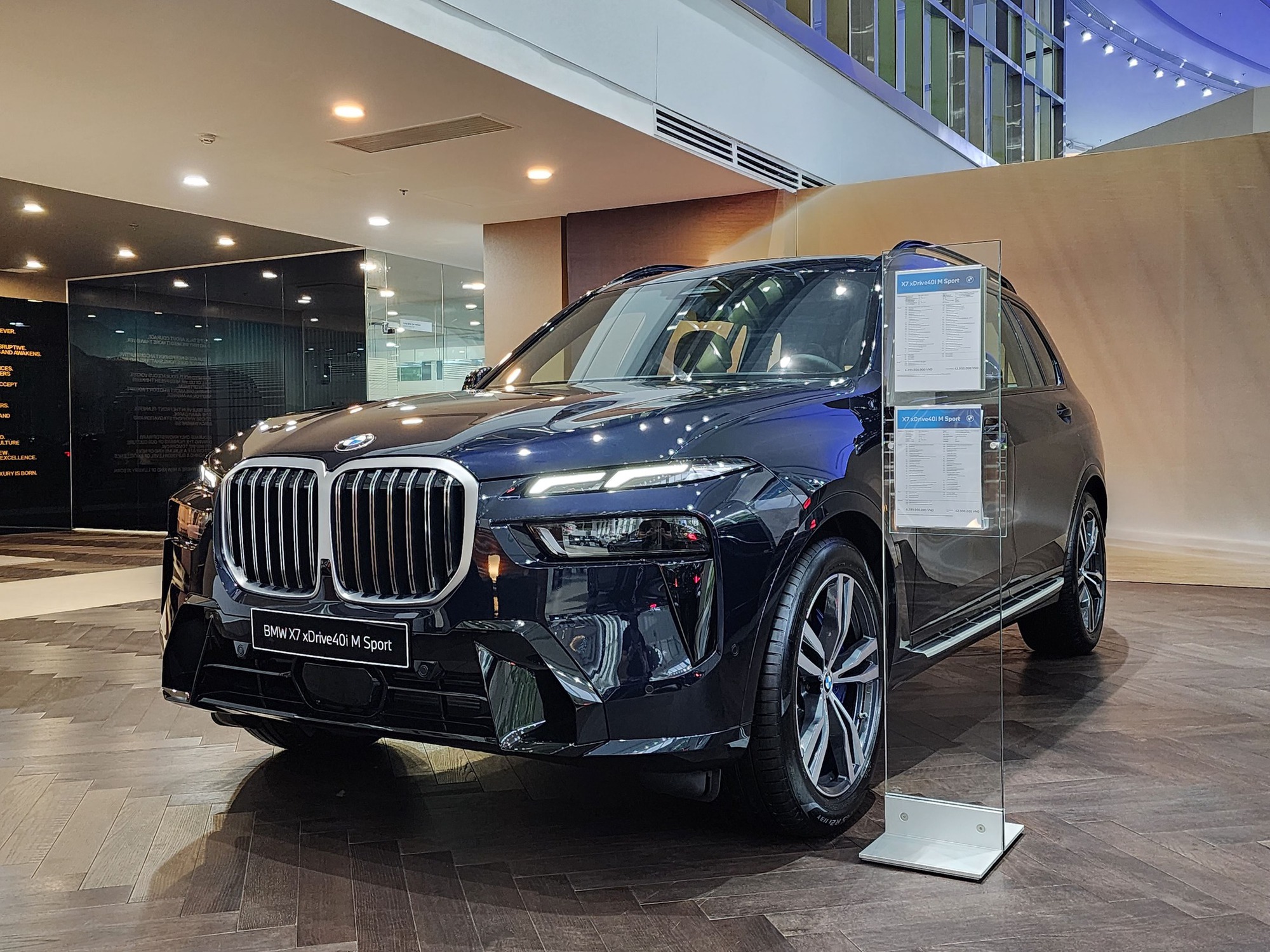 BMW X7 2023 cạnh tranh giá quyết liệt với GLS tại Việt Nam: Giảm cả tỷ đồng sau 3 tháng, bản rẻ nhất còn hơn 5,5 tỷ, tiệm cận giá đối thủ - Ảnh 9.