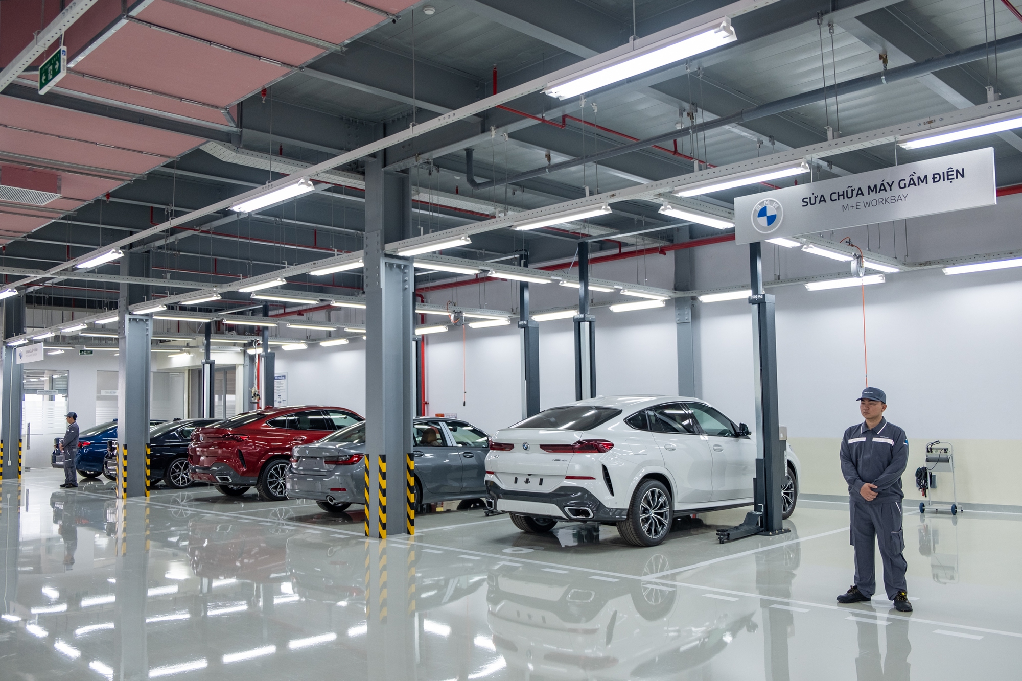 Bên trong showroom BMW tiêu chuẩn mới đầu tiên Đông Nam Á tại Việt Nam, tổng diện tích mặt sàn to gấp 2 sân bóng đá - Ảnh 19.