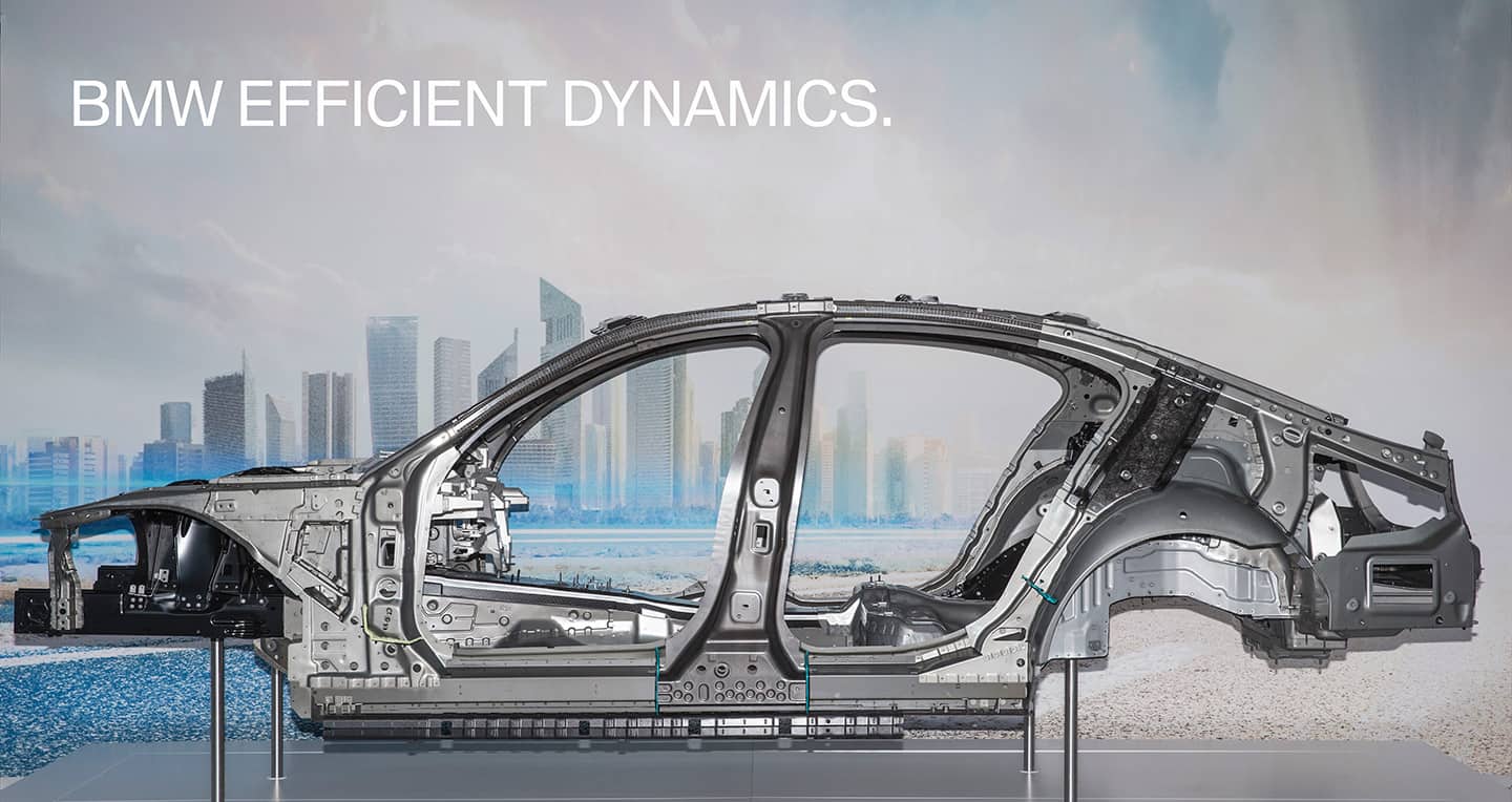 BMW 7 Series là chiếc xe đầu tiên trong phân khúc xe hạng sang áp dụng công nghệ Carbon Core vào sản xuất.